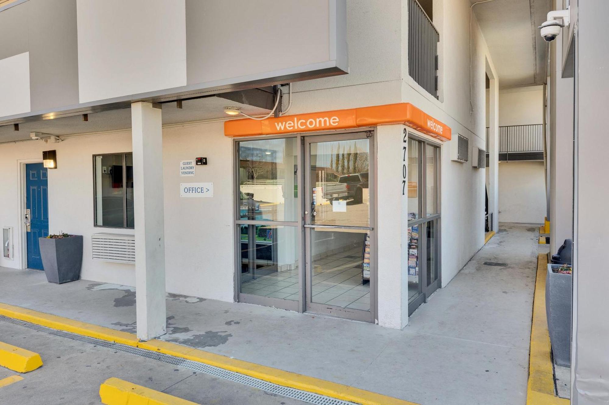 Hotel 6-austin, Tx - Airport - South