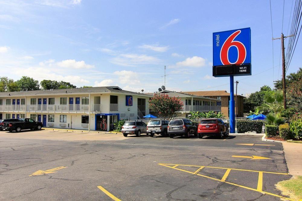 Hotel 6-austin, Tx - Airport - South