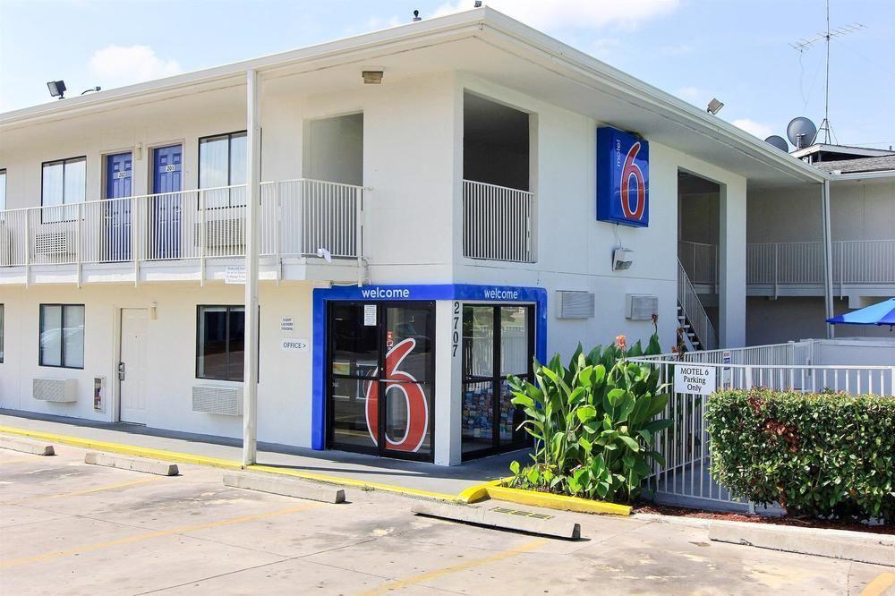 Hotel 6-austin, Tx - Airport - South Austin