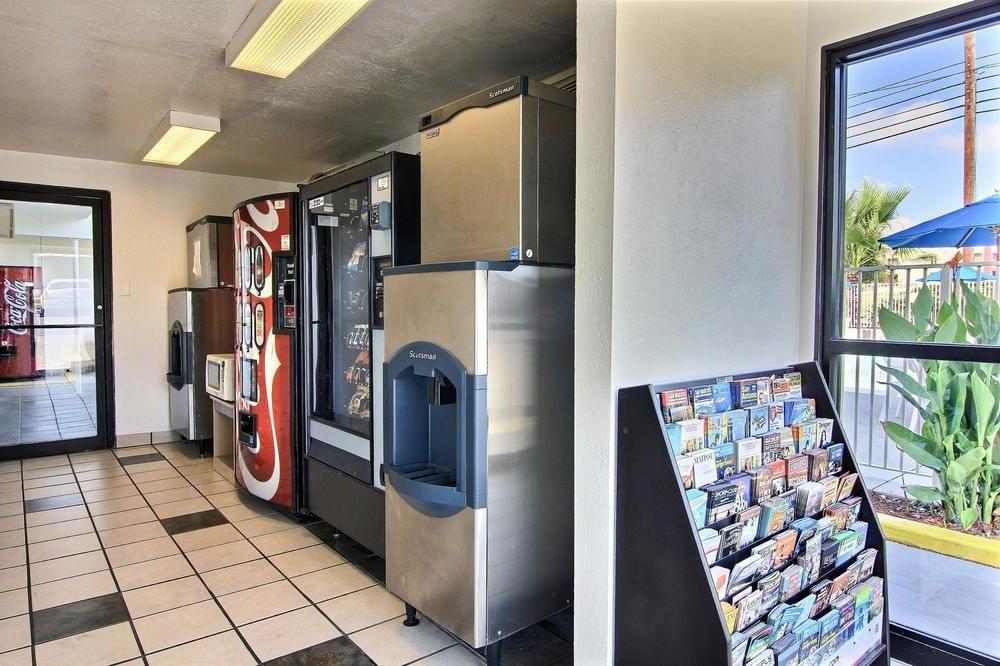 Hotel 6-austin, Tx - Airport - South 2*