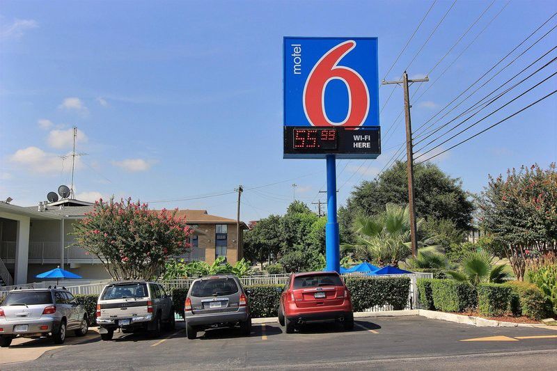 Hotel 6-austin, Tx - Airport - South
